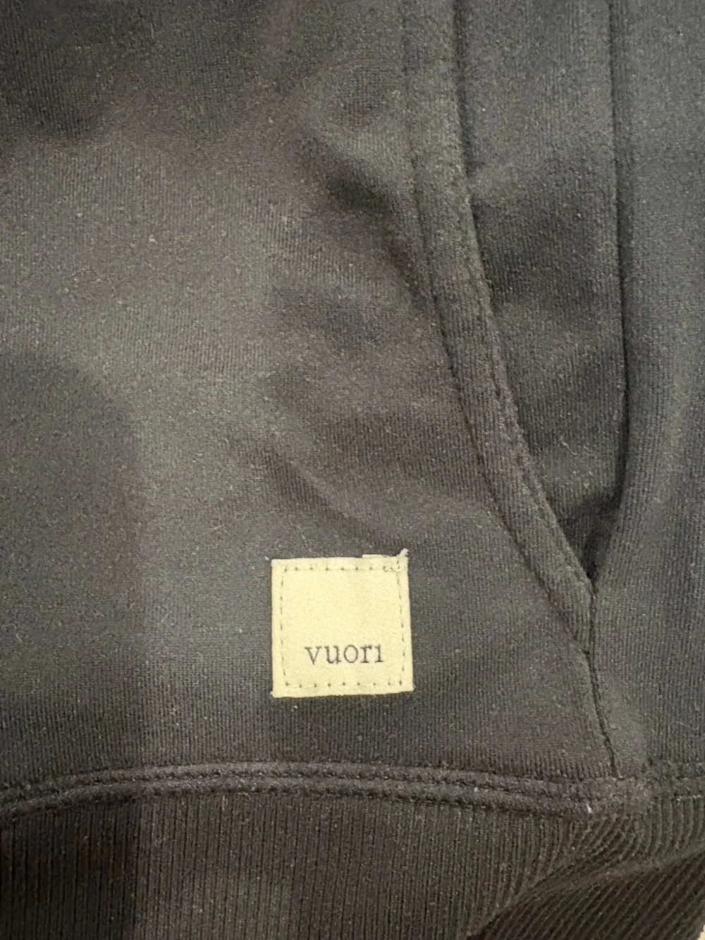 Vuori women’s full zip lightweight jacket